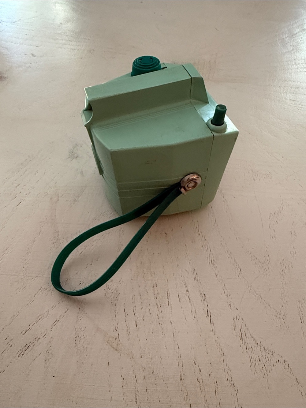 Savoy Imperial Box Camera Seafoam Green with Film 1960’s - untested - Picture 6 of 14